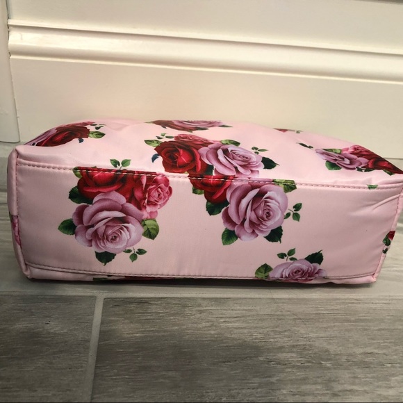 📣HP📣Betsy Johnson Nylon Pleated Floral Wristlet - Picture 4 of 7